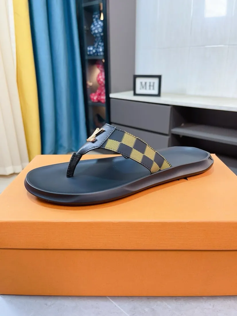 Men's shoes 💰260🌹🌹 (lv-Louis Vuitton) new men's sandals, high-end boutique, exquisite embossed logo decoration on the upper, fine workmanship, super soft soles, casual, loose and comfortable, a must-have in summer! \nsize：38-44